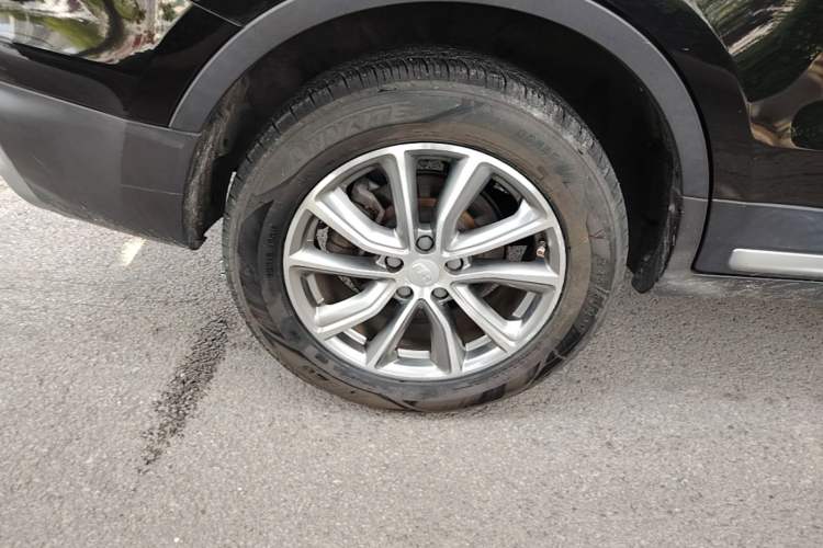 Used Geely Auto Emgrand X7 Sport 2018 1.8TD Automatic Two-Wheel Drive Smart Connect 4G Internet Edition Right Rear Wheel Hub