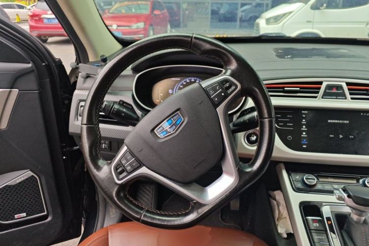 Used Geely Auto Emgrand X7 Sport 2018 1.8TD Automatic Two-Wheel Drive ZhiZun Model with 4G Connectivity Steering Wheel