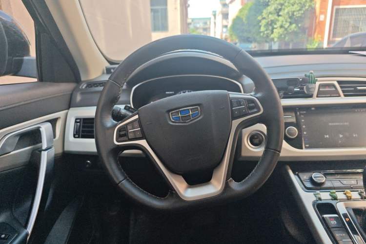 Used Geely Auto Emgrand X7 Sport 2018 1.8TD Automatic Two-Wheel Drive Smart Connect 4G Internet Edition Steering Wheel