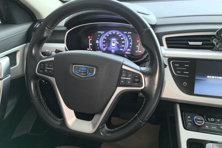 Used Geely Auto Emgrand X7 Sport 2018 1.8TD Automatic Two-Wheel Drive ZhiZun Model with 4G Connectivity Steering Wheel