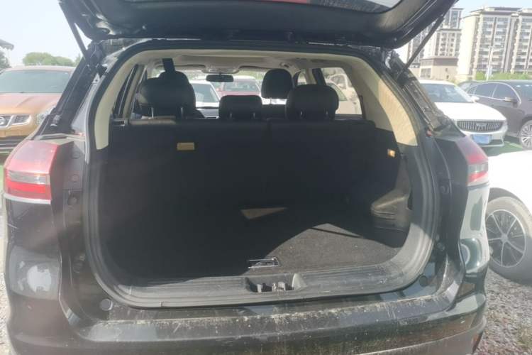 Used Geely Auto Emgrand X7 Sport 2018 1.8TD Automatic Two-Wheel Drive Zhiya Model Trunk