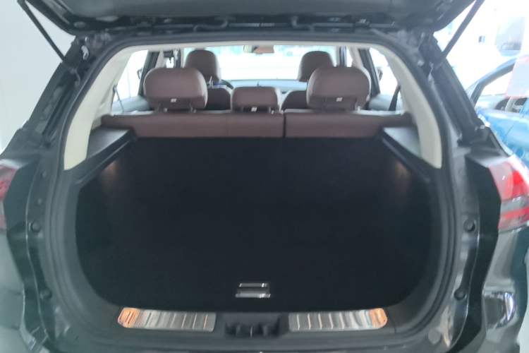 Used Geely Auto Emgrand X7 Sport 2018 1.8TD Automatic Two-Wheel Drive ZhiZun Model with 4G Connectivity Trunk