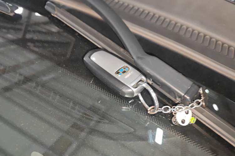 Used Geely Auto Emgrand X7 Sport 2018 1.8TD Automatic Two-Wheel Drive Smart Connect 4G Internet Edition Vehicle Key