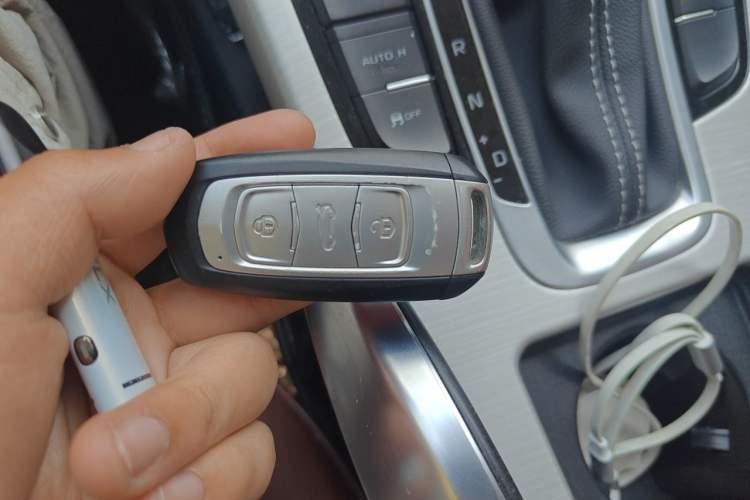 Used Geely Auto Emgrand X7 Sport 2018 1.8TD Automatic Two-Wheel Drive Zhiya Model Vehicle Key