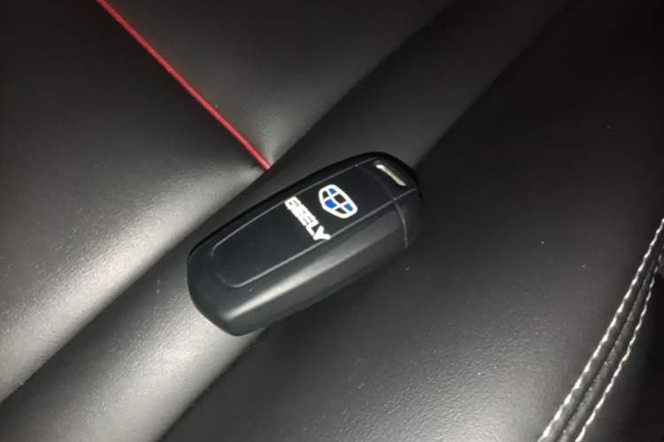 Used Geely Auto Emgrand X7 Sport 2018 1.8TD Automatic Two-Wheel Drive Smart Connect 4G Internet Edition Vehicle Key