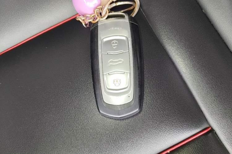 Used Geely Auto Emgrand X7 Sport 2018 1.8TD Automatic Two-Wheel Drive Smart Connect 4G Internet Edition Vehicle Key