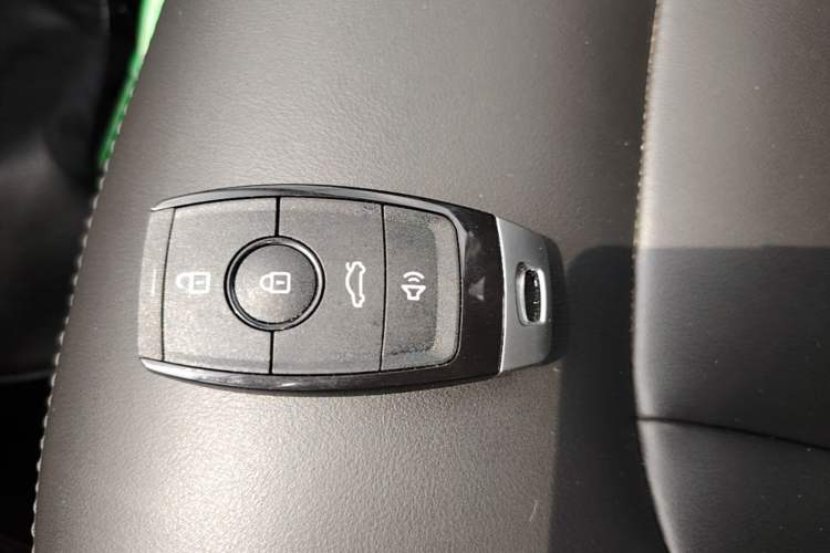 Used Geely Auto Emgrand X7 Sport 2018 1.8TD Automatic Two-Wheel Drive Smart Connect 4G Internet Edition Vehicle Key
