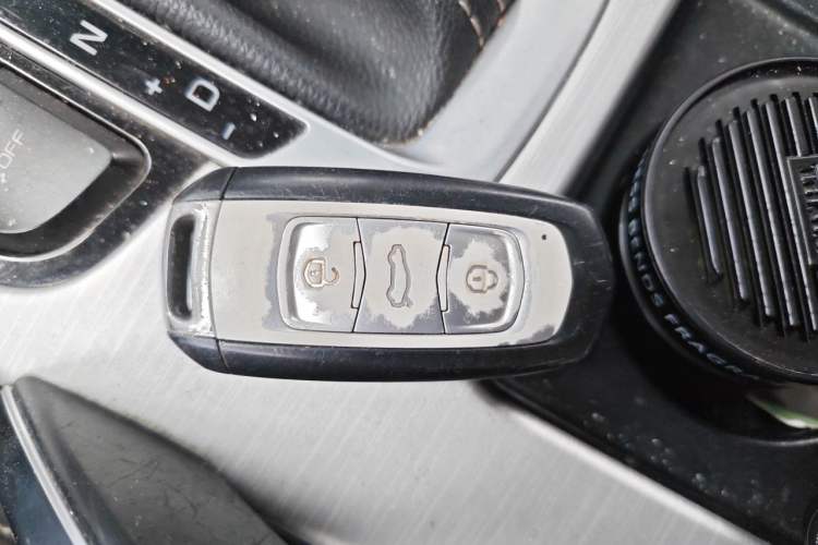 Used Geely Auto Emgrand X7 Sport 2018 1.8TD Automatic Two-Wheel Drive Smart Connect 4G Internet Edition Vehicle Key