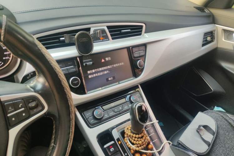 Used Geely Auto Emgrand X7 Sport 2018 1.8TD Automatic Two-Wheel Drive Zhiya Model Audio And AC Panel