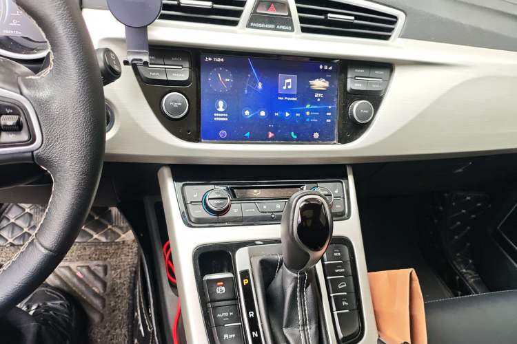 Used Geely Auto Emgrand X7 Sport 2018 1.8TD Automatic Two-Wheel Drive Smart Connect 4G Internet Edition Audio And AC Panel
