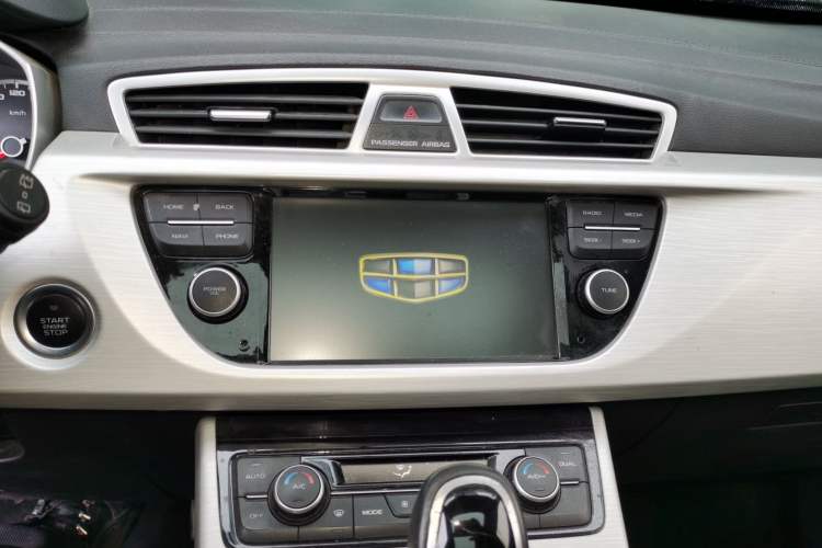 Used Geely Auto Emgrand X7 Sport 2018 1.8TD Automatic Two-Wheel Drive Zhiya Model Audio And AC Panel