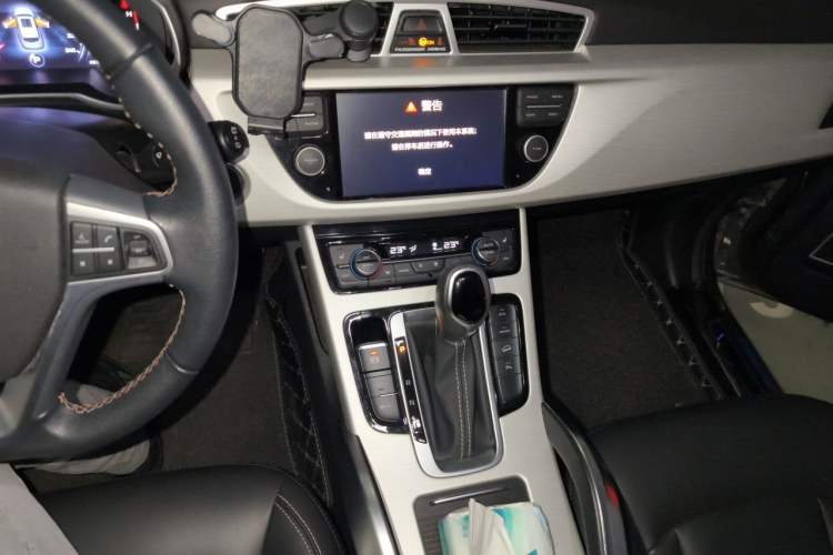 Used Geely Auto Emgrand X7 Sport 2018 1.8TD Automatic Two-Wheel Drive Smart Connect 4G Internet Edition Audio And AC Panel