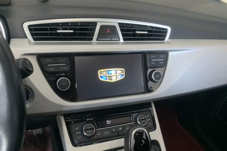 Used Geely Auto Emgrand X7 Sport 2018 1.8TD Automatic Two-Wheel Drive Smart Connect 4G Internet Edition Audio And AC Panel