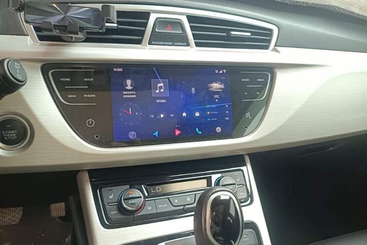 Used Geely Auto Emgrand X7 Sport 2018 1.8TD Automatic Two-Wheel Drive Smart 4G Connected Version Audio And AC Panel