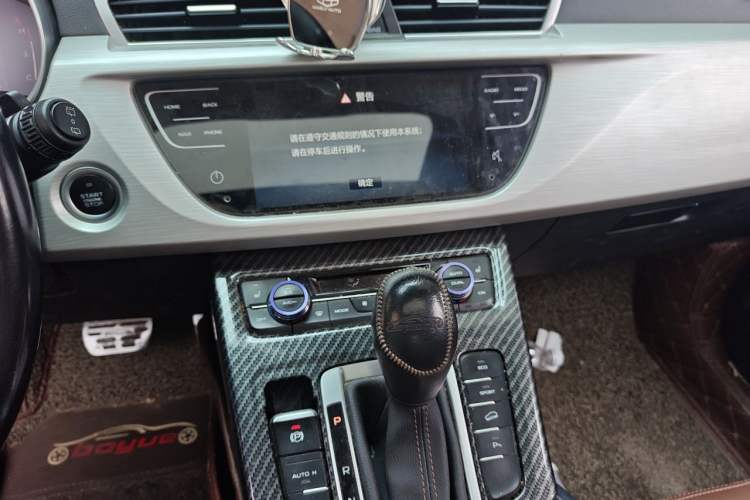 Used Geely Auto Emgrand X7 Sport 2018 1.8TD Automatic Two-Wheel Drive ZhiZun Model with 4G Connectivity Audio And AC Panel