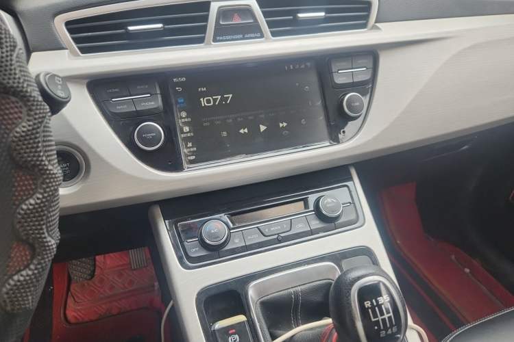 Used Geely Auto Emgrand X7 Sport 2018 2.0L Manual Two-Wheel Drive Zhiya Version Audio And AC Panel