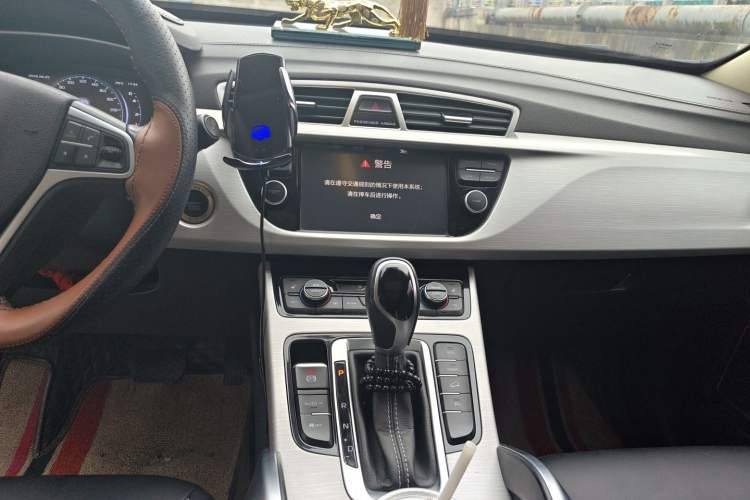 Used Geely Auto Emgrand X7 Sport 2018 1.8TD Automatic Two-Wheel Drive Smart Connect 4G Internet Edition Audio And AC Panel