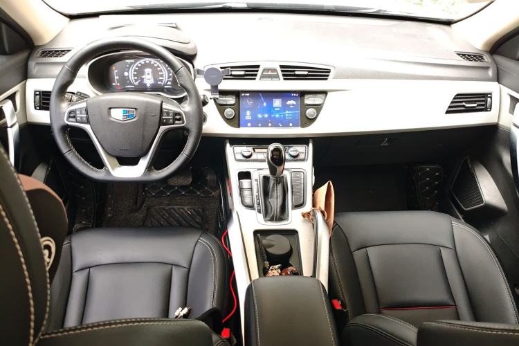 Used Geely Auto Emgrand X7 Sport 2018 1.8TD Automatic Two-Wheel Drive Smart Connect 4G Internet Edition Center Console