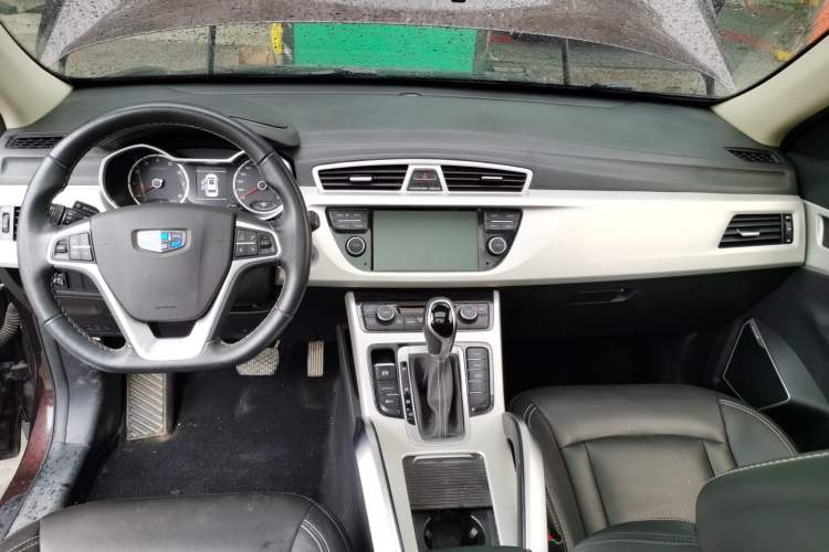 Used Geely Auto Emgrand X7 Sport 2018 1.8TD Automatic Two-Wheel Drive Zhiya Model Center Console
