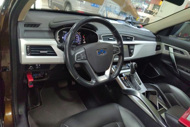 Used Geely Auto Emgrand X7 Sport 2018 1.8TD Automatic Two-Wheel Drive Smart Connect 4G Internet Edition Center Console