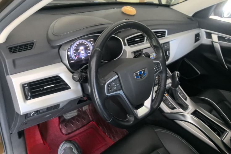 Used Geely Auto Emgrand X7 Sport 2018 1.8TD Automatic Two-Wheel Drive Smart Connect 4G Internet Edition Center Console
