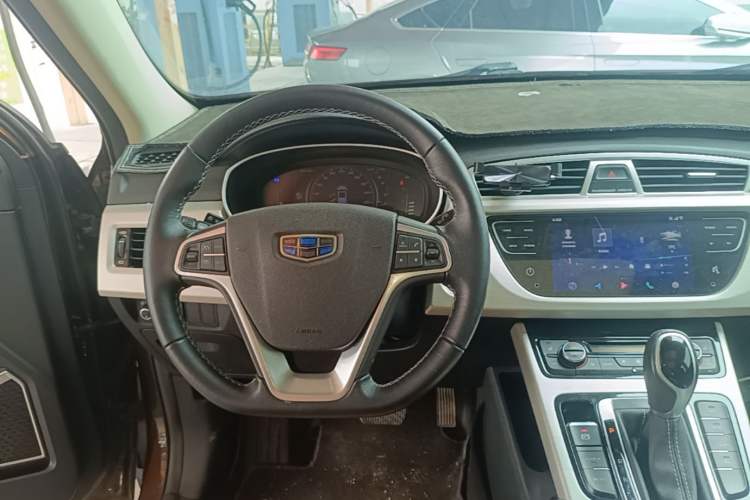Used Geely Auto Emgrand X7 Sport 2018 1.8TD Automatic Two-Wheel Drive Smart 4G Connected Version Center Console