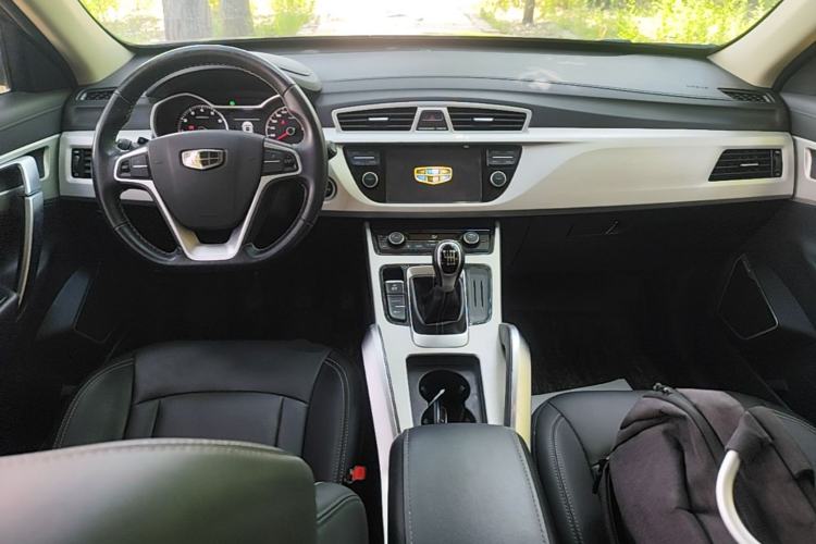 Used Geely Auto Emgrand X7 Sport 2018 2.0L Manual Two-Wheel Drive Zhiya Version Center Console