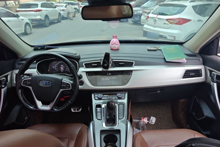 Used Geely Auto Emgrand X7 Sport 2018 1.8TD Automatic Two-Wheel Drive ZhiZun Model with 4G Connectivity Center Console