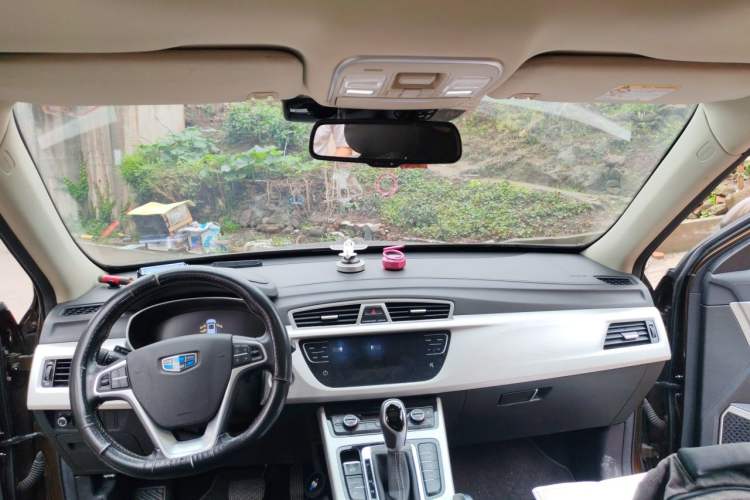 Used Geely Auto Emgrand X7 Sport 2018 1.8TD Automatic Two-Wheel Drive Smart 4G Connected Version Center Console