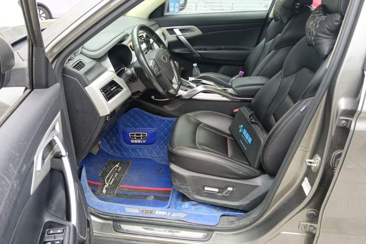 Used Geely Auto Emgrand X7 Sport 2018 1.8TD Automatic Two-Wheel Drive ZhiZun Model with 4G Connectivity Driver Seat