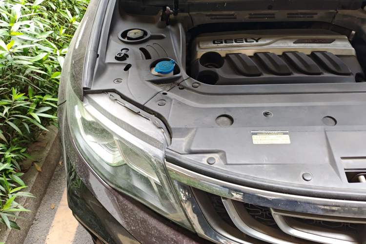 Used Geely Auto Emgrand X7 Sport 2018 1.8TD Automatic Two-Wheel Drive Smart Connect 4G Internet Edition Engine Bay Right