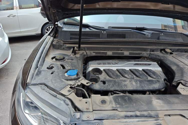 Used Geely Auto Emgrand X7 Sport 2018 1.8TD Automatic Two-Wheel Drive ZhiZun Model with 4G Connectivity Engine Bay Right