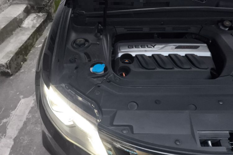 Used Geely Auto Emgrand X7 Sport 2018 1.8TD Automatic Two-Wheel Drive Smart Connect 4G Internet Edition Engine Bay Right