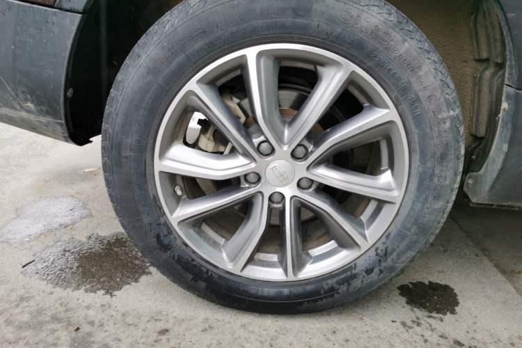 Used Geely Auto Emgrand X7 Sport 2018 1.8TD Automatic Two-Wheel Drive Zhiya Model Exterior 3