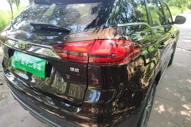 Used Geely Auto Emgrand X7 Sport 2018 2.0L Manual Two-Wheel Drive Zhiya Version Exterior 3