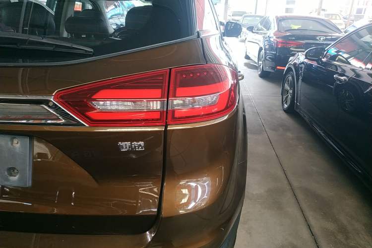 Used Geely Auto Emgrand X7 Sport 2018 1.8TD Automatic Two-Wheel Drive Smart Connect 4G Internet Edition Exterior 6