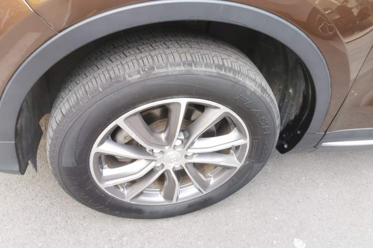 Used Geely Auto Emgrand X7 Sport 2018 1.8TD Automatic Two-Wheel Drive Zhiya Model Exterior 7