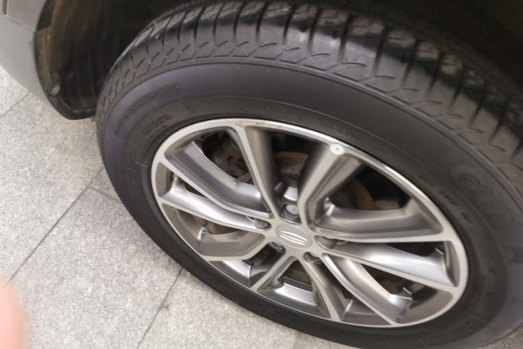 Used Geely Auto Emgrand X7 Sport 2018 1.8TD Automatic Two-Wheel Drive Zhiya Model Exterior 8