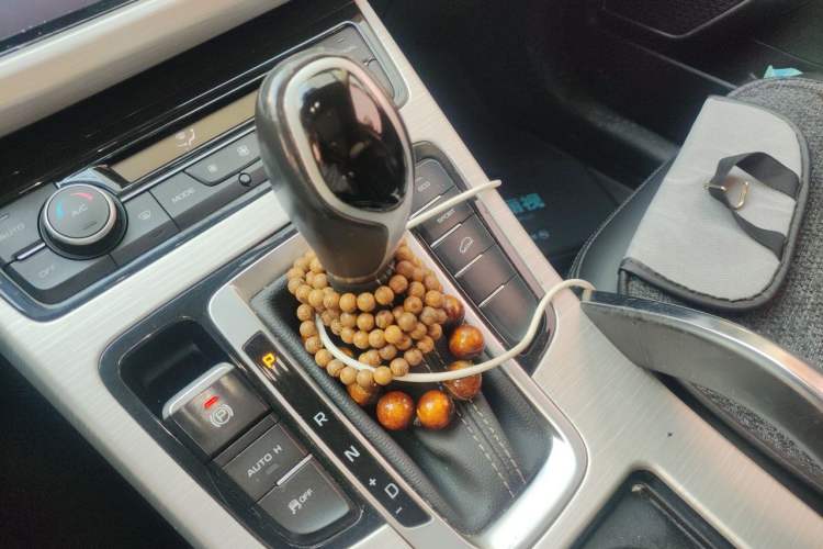 Used Geely Auto Emgrand X7 Sport 2018 1.8TD Automatic Two-Wheel Drive Zhiya Model Gear Lever