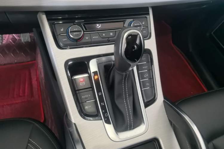 Used Geely Auto Emgrand X7 Sport 2018 1.8TD Automatic Two-Wheel Drive Smart Connect 4G Internet Edition Gear Lever