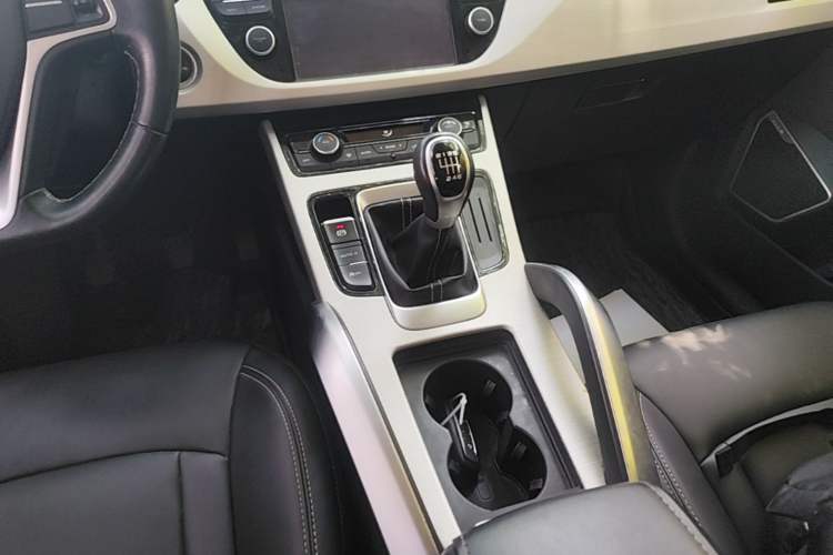 Used Geely Auto Emgrand X7 Sport 2018 2.0L Manual Two-Wheel Drive Zhiya Version Gear Lever