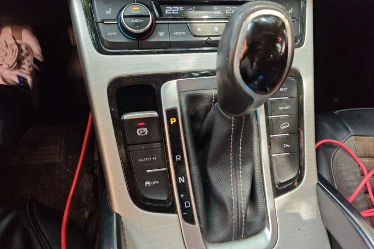 Used Geely Auto Emgrand X7 Sport 2018 1.8TD Automatic Two-Wheel Drive Smart Connect 4G Internet Edition Gear Lever