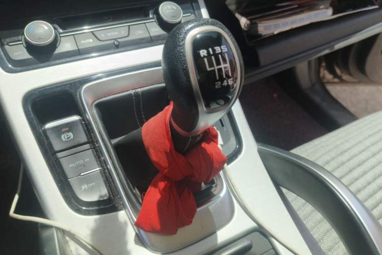 Used Geely Auto Emgrand X7 Sport 2018 2.0L Manual Two-Wheel Drive Zhiya Version Gear Lever
