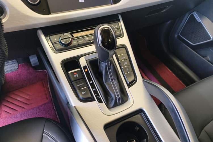 Used Geely Auto Emgrand X7 Sport 2018 1.8TD Automatic Two-Wheel Drive Smart Connect 4G Internet Edition Gear Lever