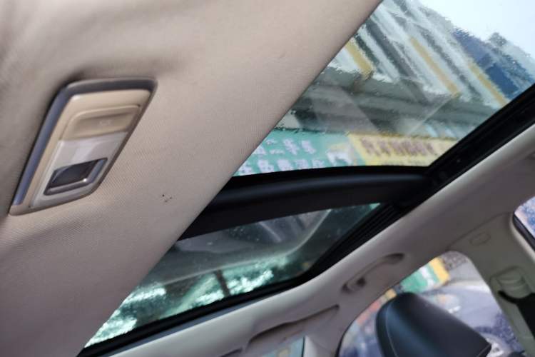 Used Geely Auto Emgrand X7 Sport 2018 1.8TD Automatic Two-Wheel Drive Zhiya Model Headliner
