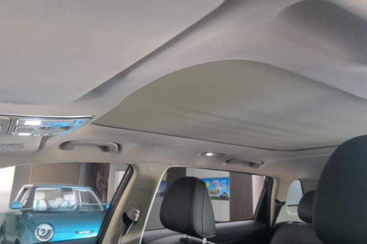 Used Geely Auto Emgrand X7 Sport 2018 1.8TD Automatic Two-Wheel Drive Smart Connect 4G Internet Edition Headliner