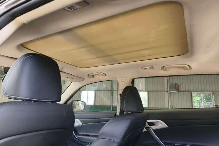 Used Geely Auto Emgrand X7 Sport 2018 1.8TD Automatic Two-Wheel Drive Smart Connect 4G Internet Edition Headliner