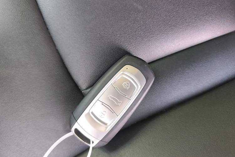Used Geely Auto Emgrand X7 Sport 2018 2.0L Manual Two-Wheel Drive Zhiya Version Interior 1