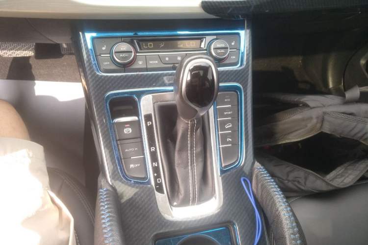 Used Geely Auto Emgrand X7 Sport 2018 1.8TD Automatic Two-Wheel Drive Smart Connect 4G Internet Edition Interior 2