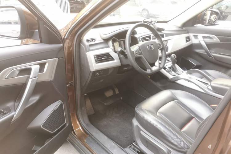 Used Geely Auto Emgrand X7 Sport 2018 1.8TD Automatic Two-Wheel Drive Zhiya Model Interior 3
